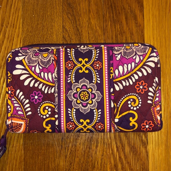 VERA BRADLEY Wallet - Picture 1 of 2